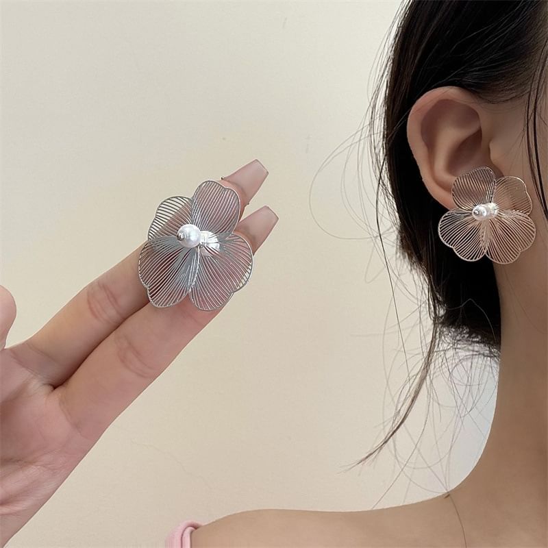 Ear Stud Floral
