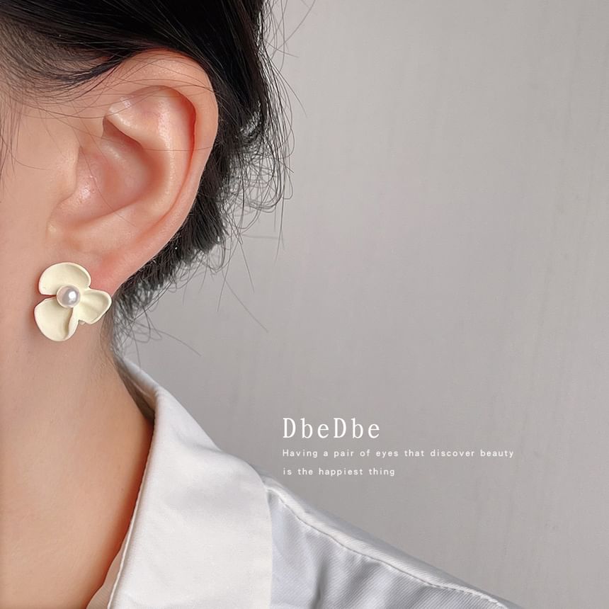 Pearl Earring Floral Clip-On Faux
