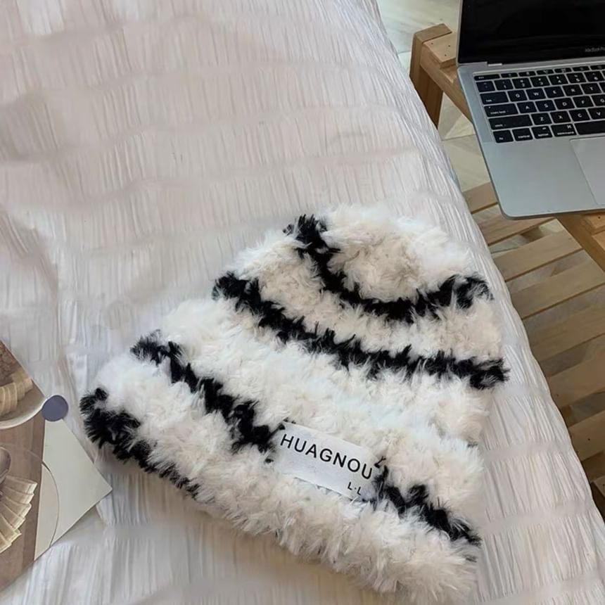 Beanie Striped Lettering