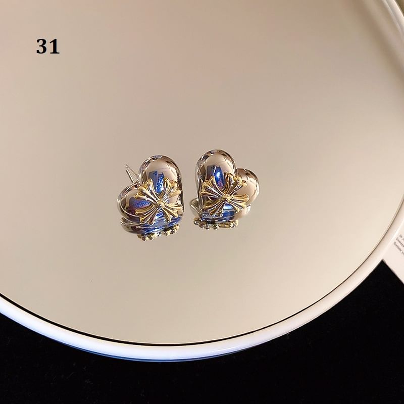 Tone Designs) Earring Silver (Various
