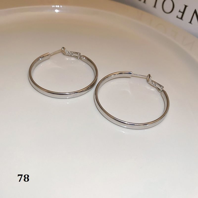 Tone Earring (Various Silver Designs)