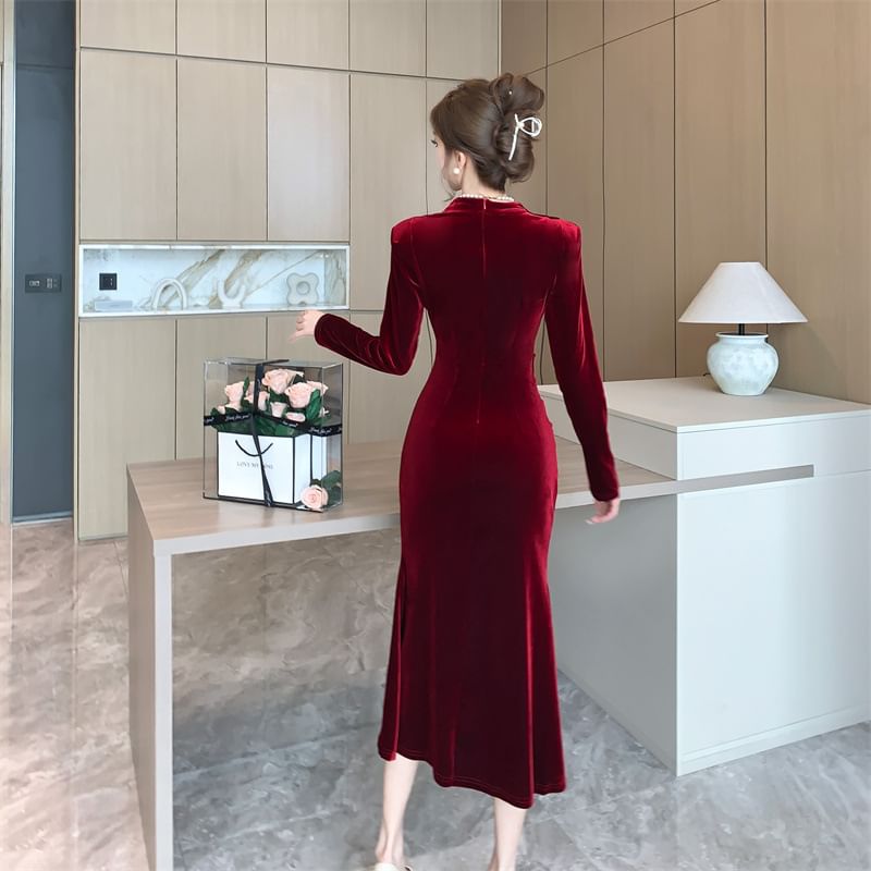 velvet long sleeve red dress Long-Sleeve Square Neck Plain Ruched Velvet Midi Mermaid Dress – MK Kawaii Store