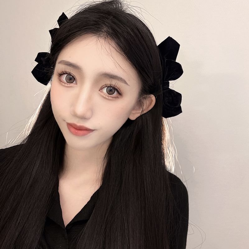 Clip of Velvet Set Bow 2: Hair