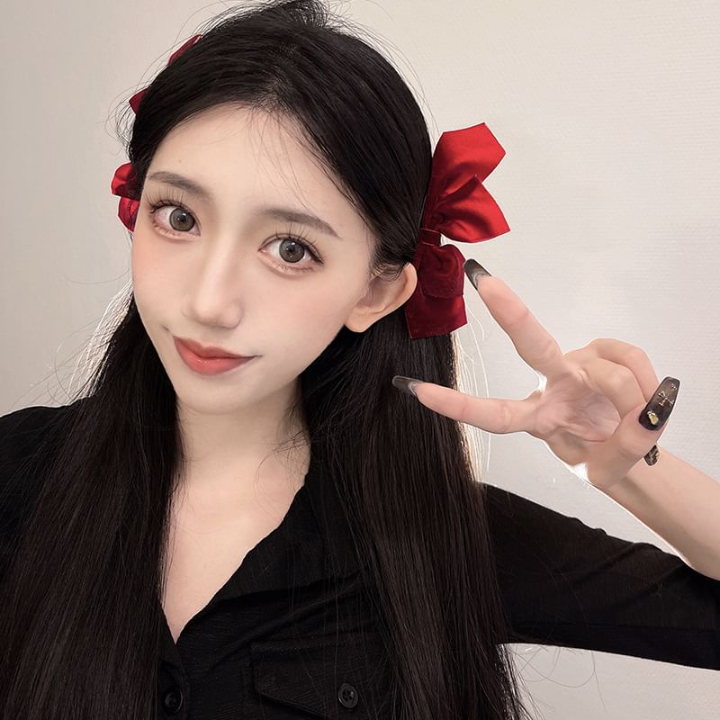 Clip of Velvet Set Bow 2: Hair