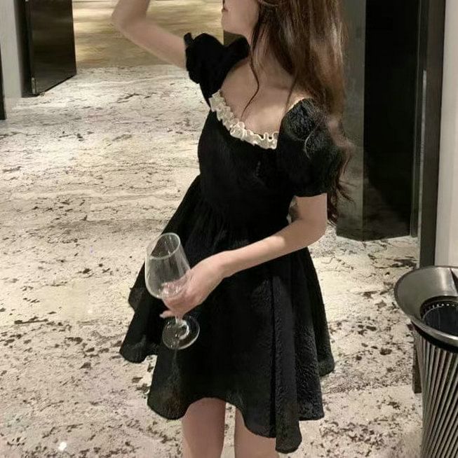 Puff-Sleeve Ruffle Mini Dress Square A-Line Neck Plain