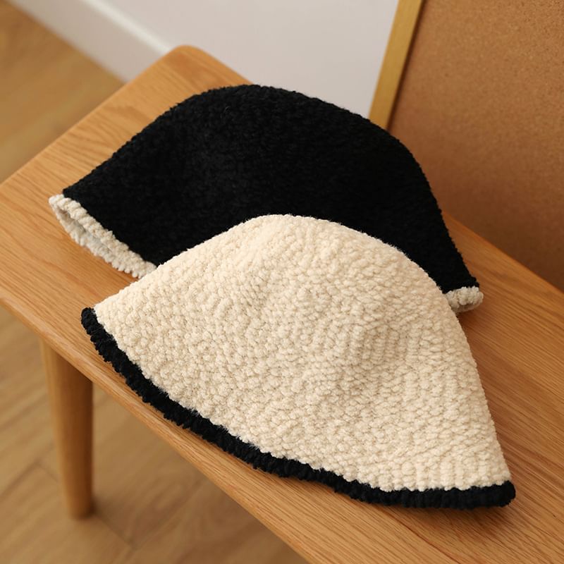 Contrast Trim Fleece Bucket Hat