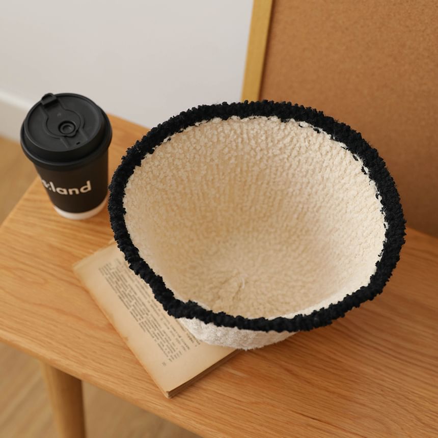 Contrast Trim Fleece Bucket Hat