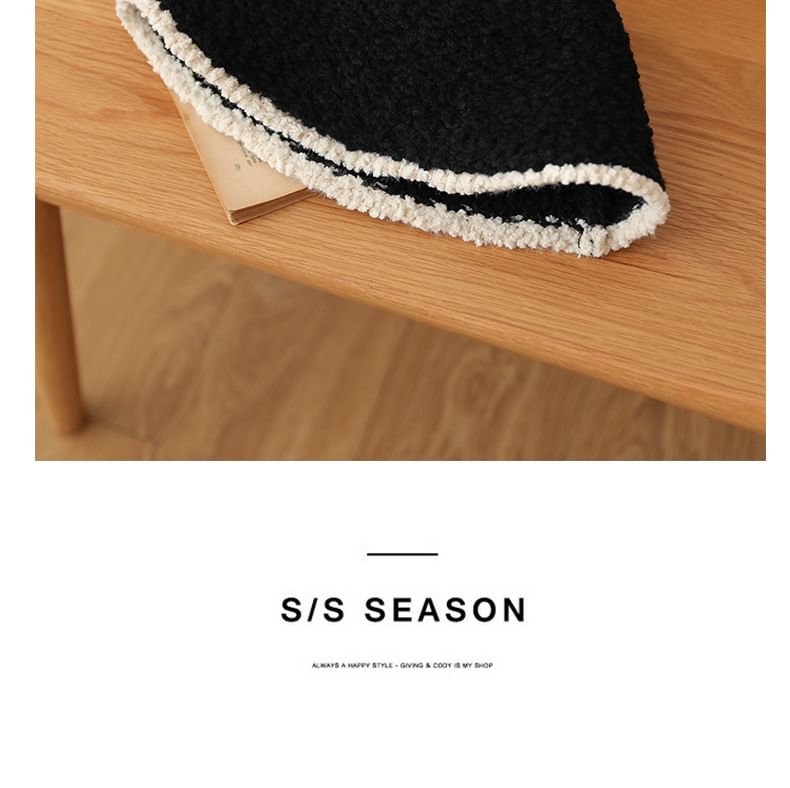 Contrast Trim Fleece Bucket Hat