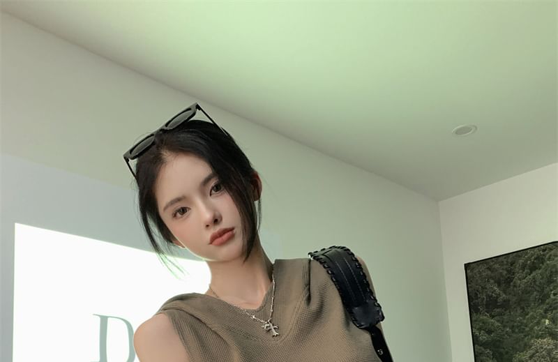 Mini Plain Hooded Skirt / Print Crop Sleeveless Top Camo