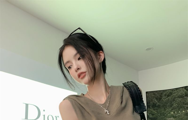 Mini Plain Hooded Skirt / Print Crop Sleeveless Top Camo