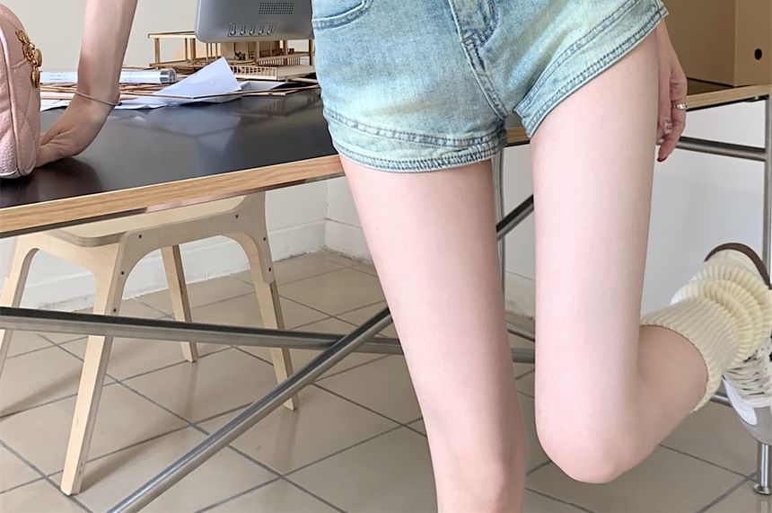 [M] Mid Rise Washed Denim Hot Pants