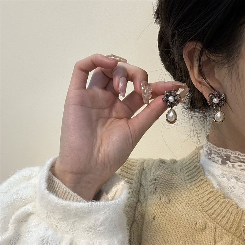 Faux Drop Pearl Earring