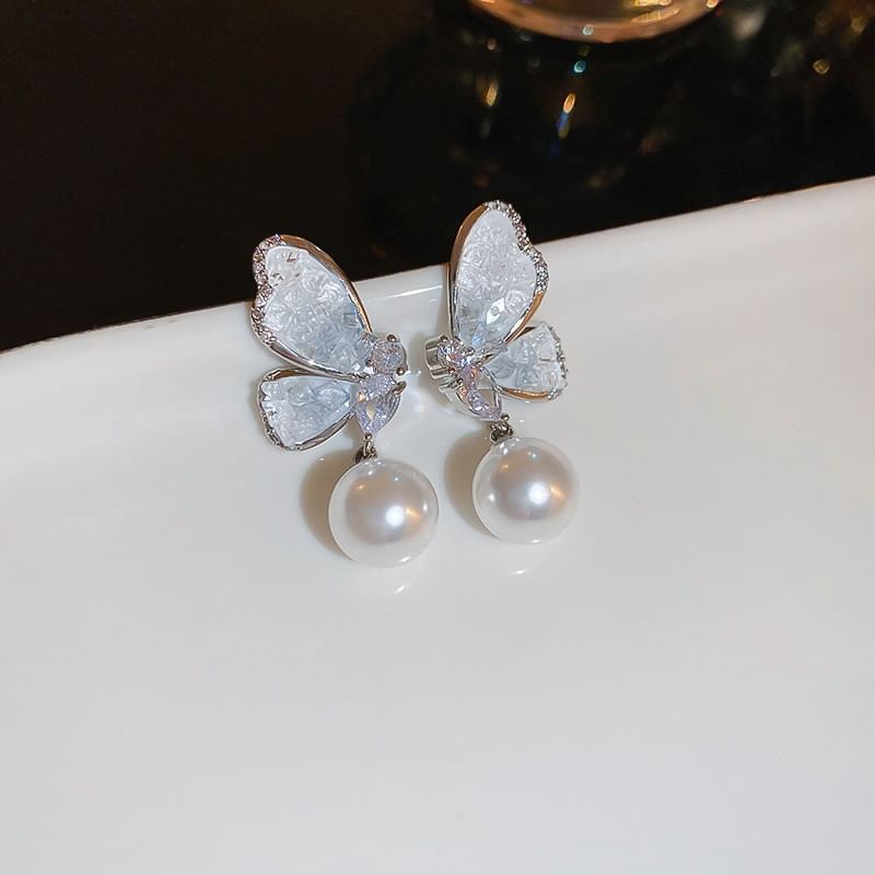 Faux (Various Crystal Alloy Butterfly Designs) Stud Earring / Floral Pearl