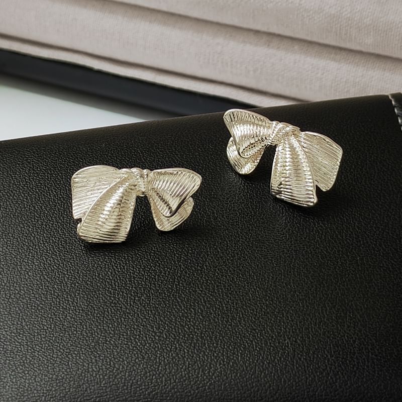 Ear Bow Stud