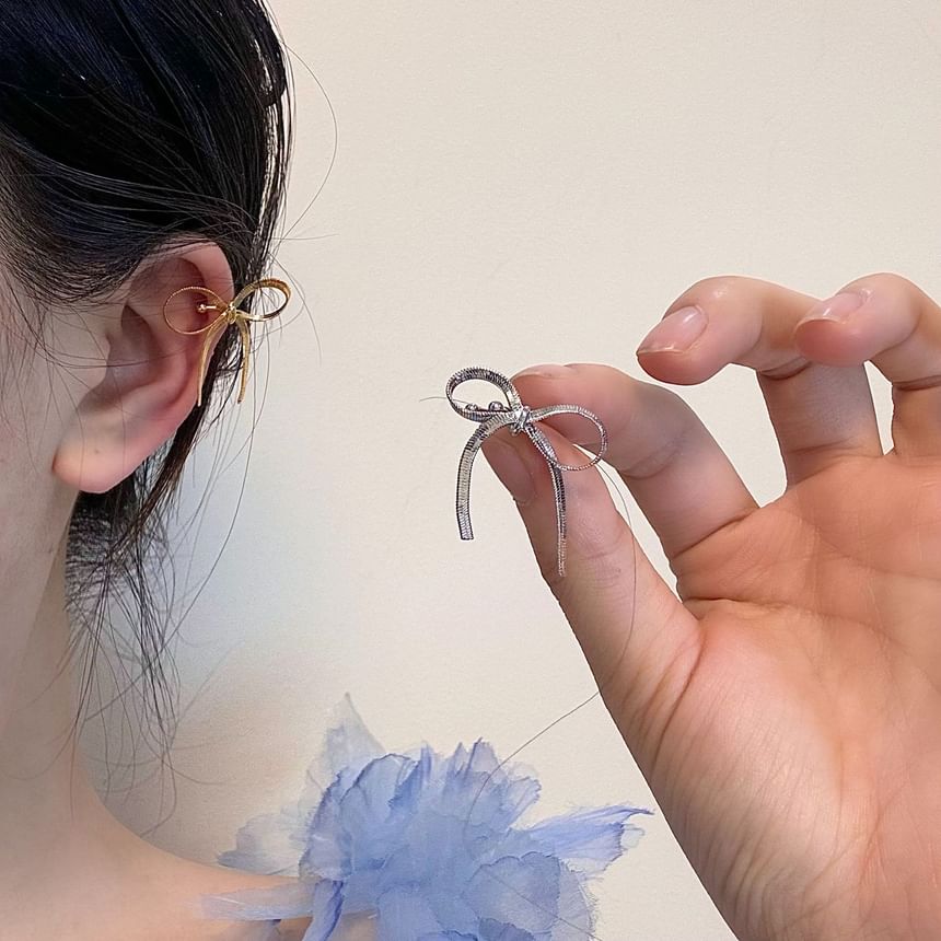 Bow Snake Chain Ear Cuff