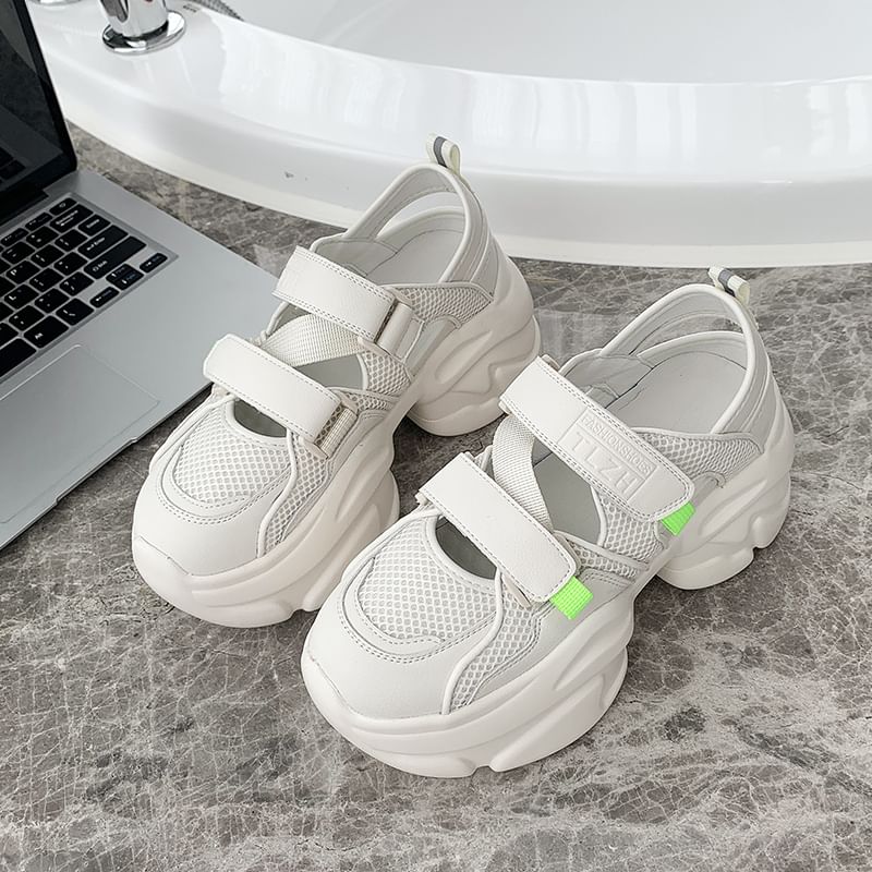 Cutout Sneakers Platform Panel