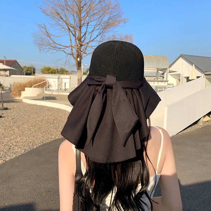 Flap Bow Neck with Sun Hat