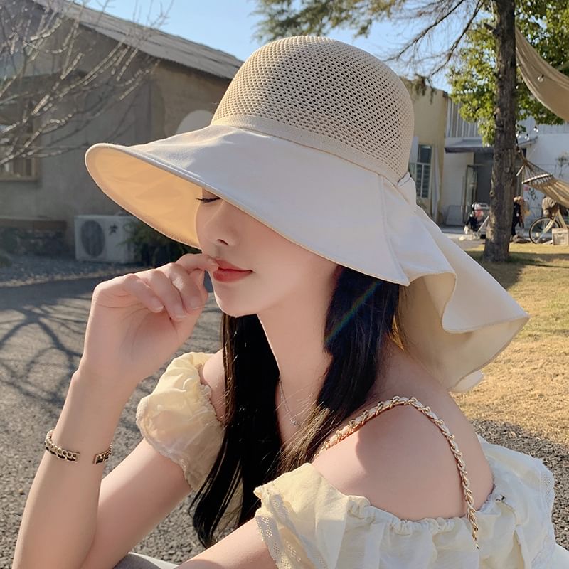 Flap Bow Neck with Sun Hat