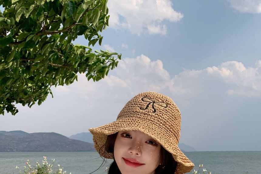 Straw Hat Embroidered Bow Sun