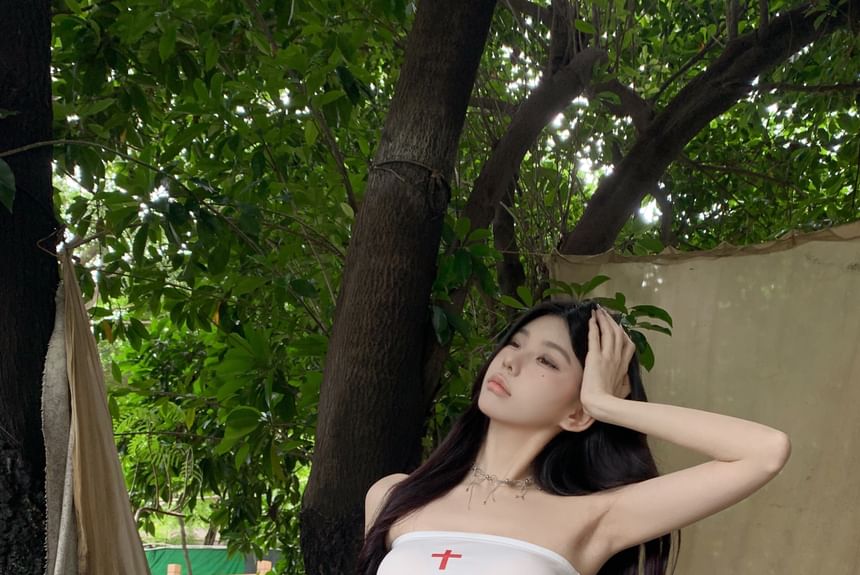 Strapless Lettering Top / Mid Rise Plain Skort