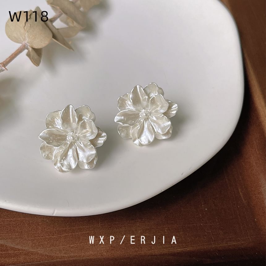 Stud Earring Resin Floral