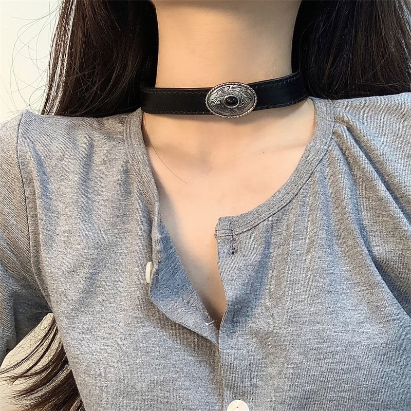 Faux Choker Black Western Disc Leather Oval