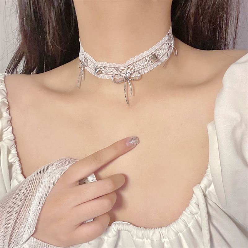 With Necklace Rivets Spike Choker And Lace White Bow