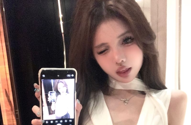 Neck Lettering Cowl Tank Crop Top Choker-Neck