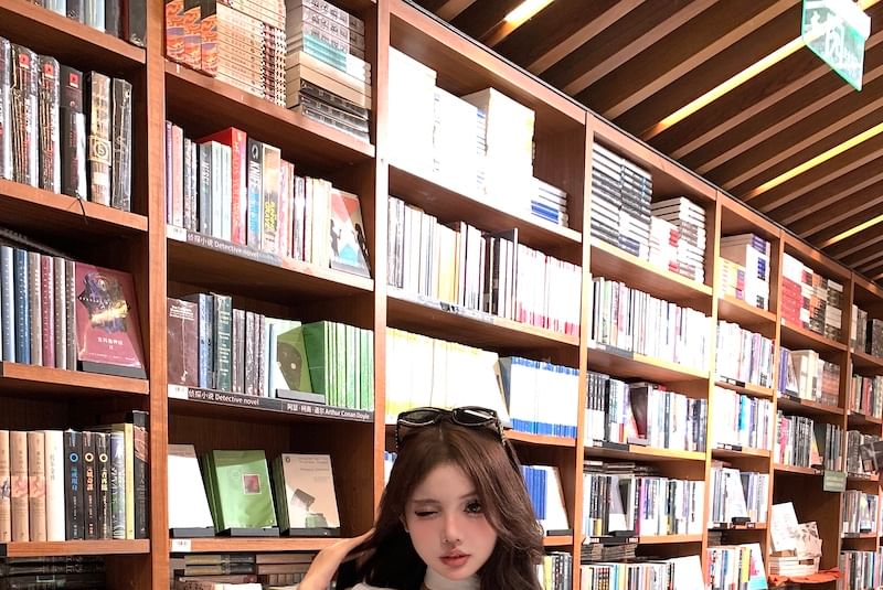 Neck Lettering Cowl Tank Crop Top Choker-Neck