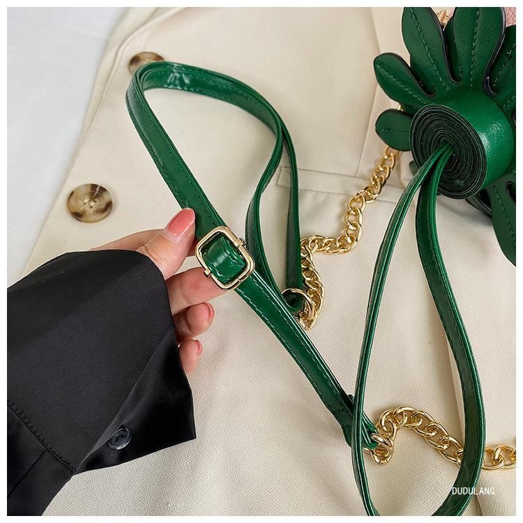 Bucket Chain Strap Strawberry Bag