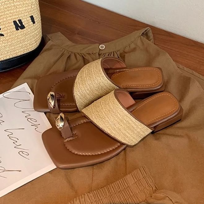 Loop Toe Straw Sandals