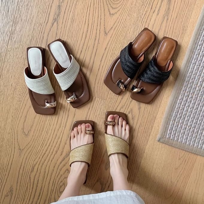 Loop Toe Straw Sandals