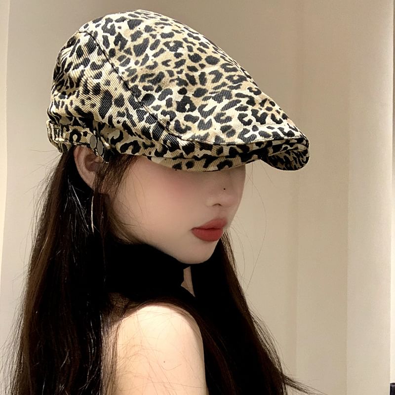 Cap Leopard Flat Print
