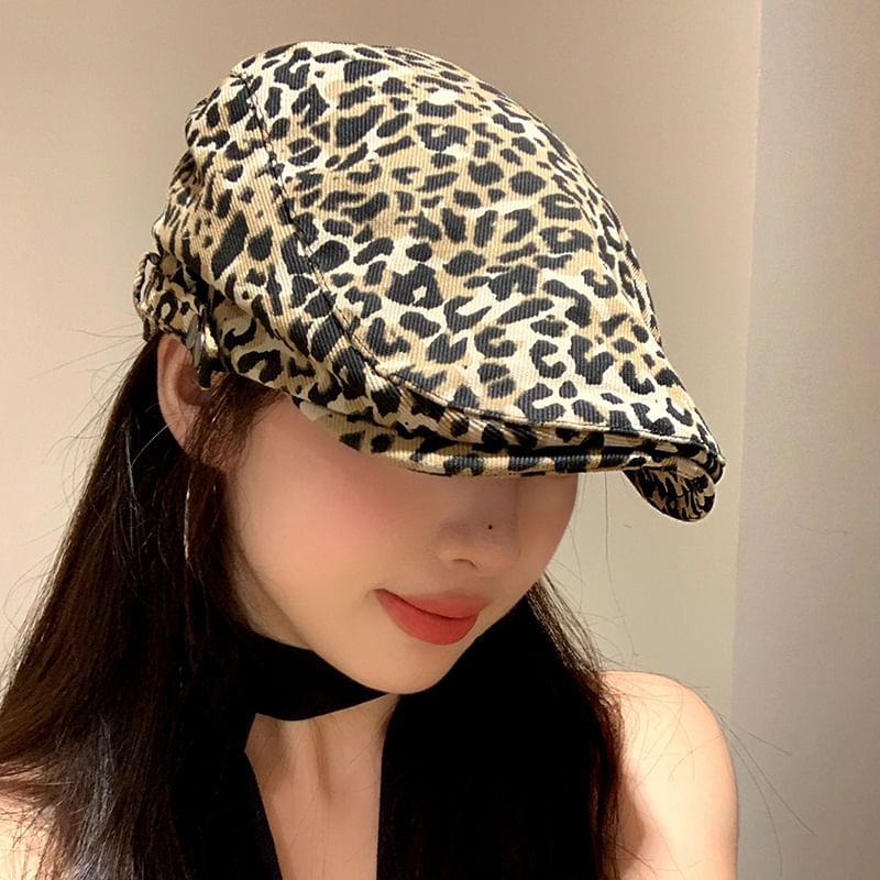 Cap Leopard Flat Print