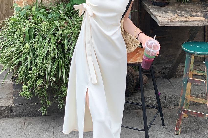 Short-Sleeve Crewneck Slit Hem A-Line Maxi Dress