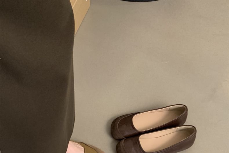 Round Faux Flats Leather Toe