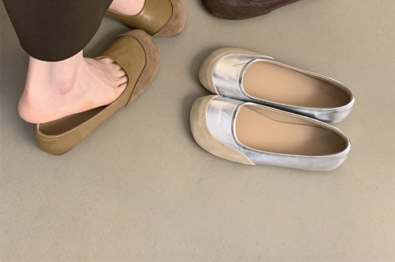 Round Faux Flats Leather Toe