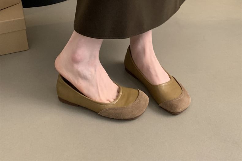 Round Faux Flats Leather Toe