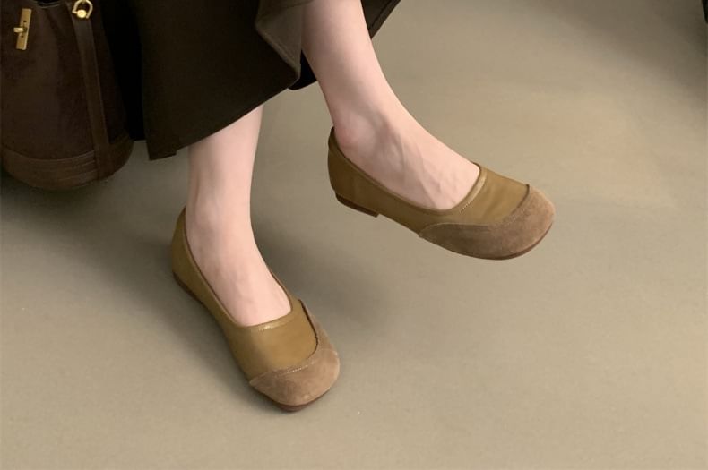 Round Faux Flats Leather Toe