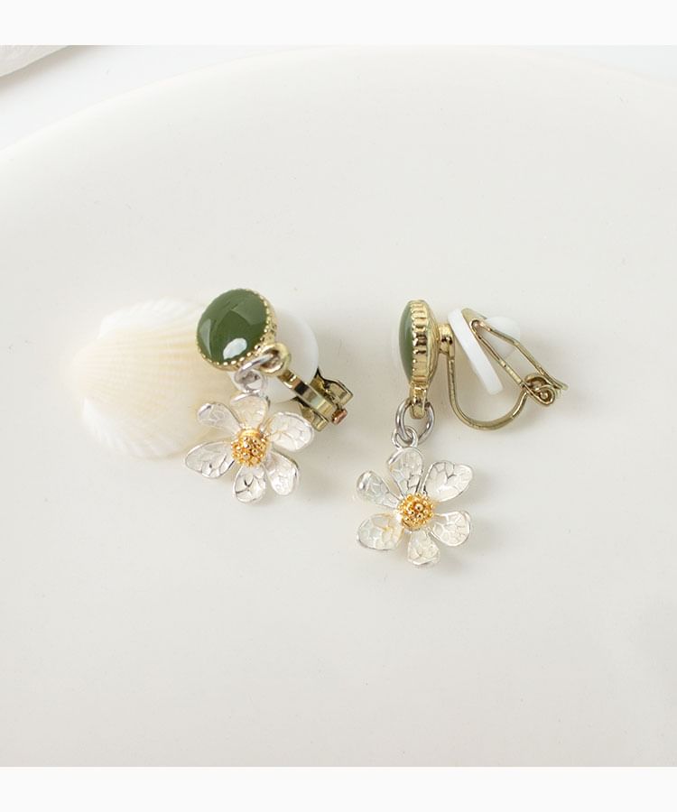 Earring On Drop / Clip Flower