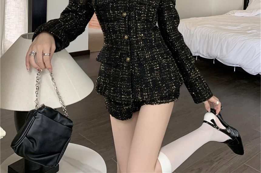 Round Neck Sequin Tweed Button Jacket / Mid Rise Shorts