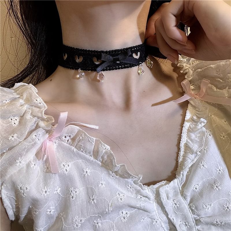 Choker Heart Accent Cutout Ribbon