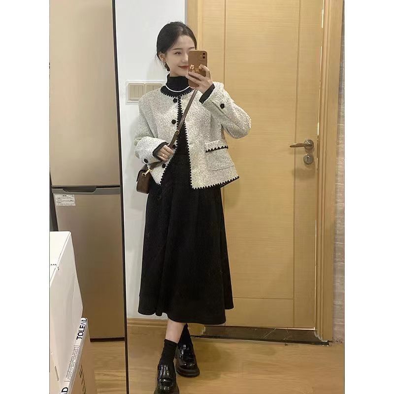 Round Neck Contrast Trim Button Jacket