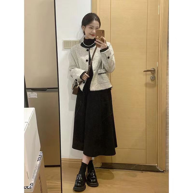 Round Neck Contrast Trim Button Jacket