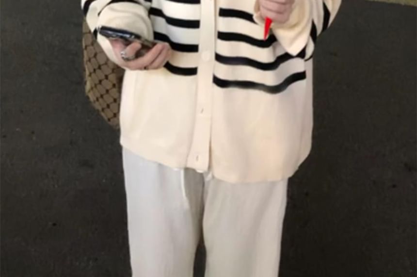 V-Neck Striped Knitwear