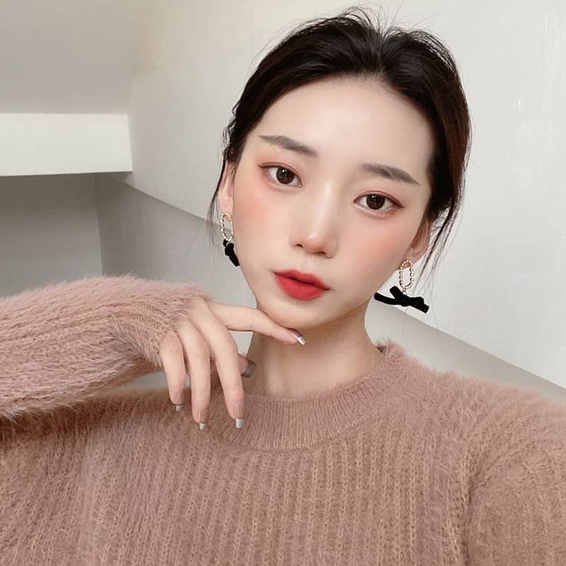 Earring / On Clip Ribbon Dangle