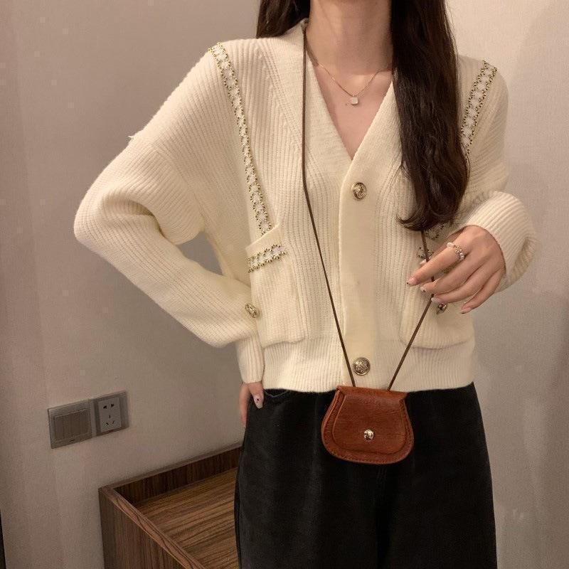 Elongated Sleeve V-Neck Contrast Trim Button Crop Top