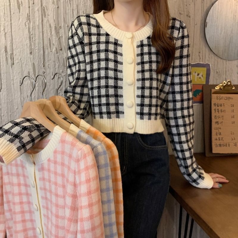 Checkered Round Neck Button Knitwear
