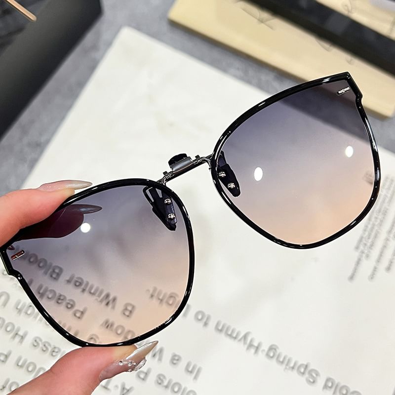 Cay Sunglasses Eye