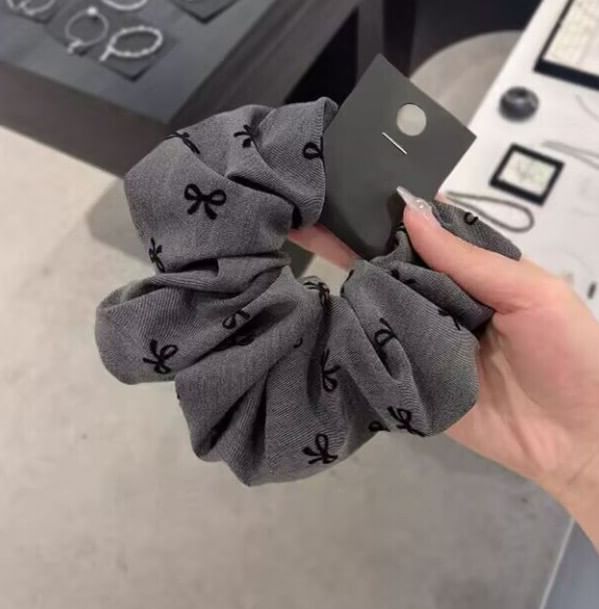 Bow Dotted Scrunchie / Print